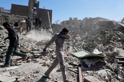 Israel atacó sedes del gobierno iraní y crece el temor por la extensión del conflicto