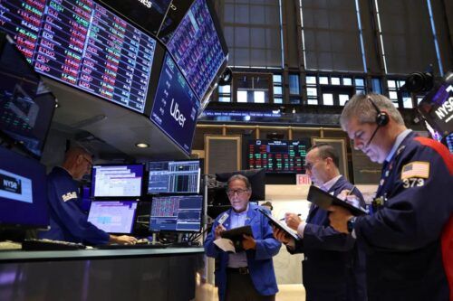 Por la guerra en Medio Oriente, el petróleo se dispara a casi US$120 y caen las bolsas globales