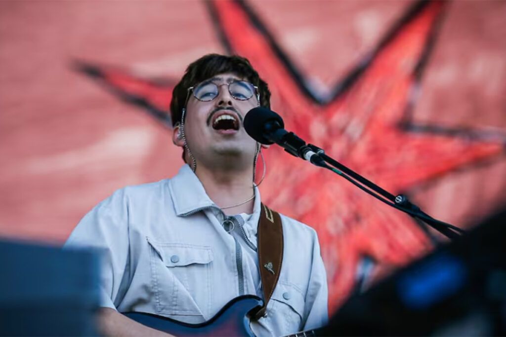 Lollapalooza Chile: las imágenes de Milei, Netanyahu y Trump con esvásticas que explotaron las redes