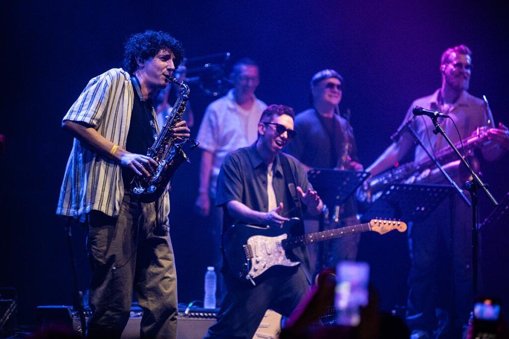 Cory Wong hizo bailar al C Art Media con una máquina perfecta de funk y precisión