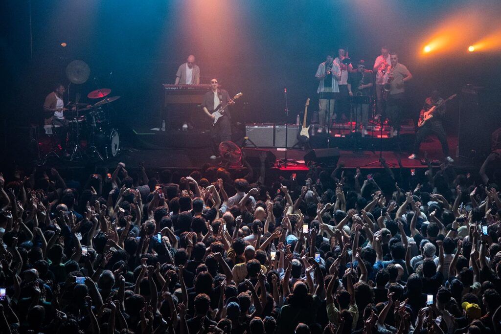Cory Wong hizo bailar al C Art Media con una máquina perfecta de funk y precisión