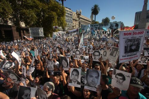 Una marcha gigantesca como respuesta a la provocación del Gobierno: «Que digan dónde están»