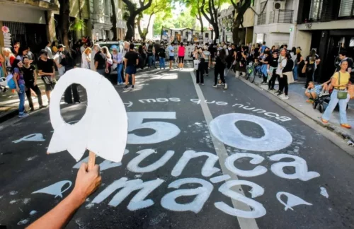 De norte a sur, de Mendoza a Mar del Plata: las multitudes salieron a la calle a gritar «Nunca más»