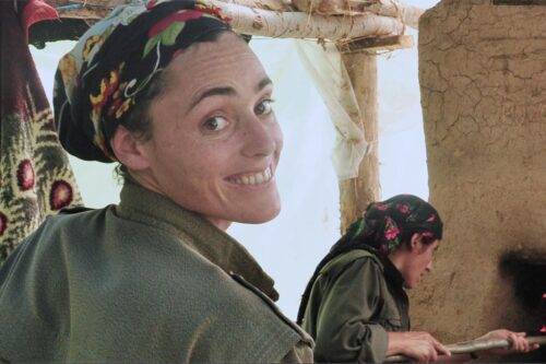 «Legerín, en busca de Alina», el documental sobre la médica argentina que eligió la lucha en Kurdistán