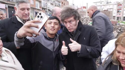 En medio de los escándalos por $Libra y Adorni, el Gobierno busca «limpiar» su imagen y entregará títulos de propiedad a personas que viven en barrios populares