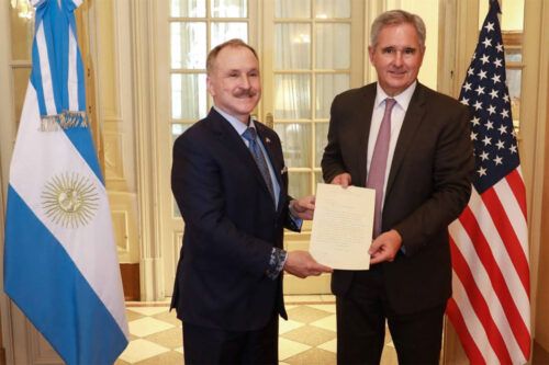 El gobierno, entre la sobreactuación y el temor de sumarse al conflicto bélico en Irán