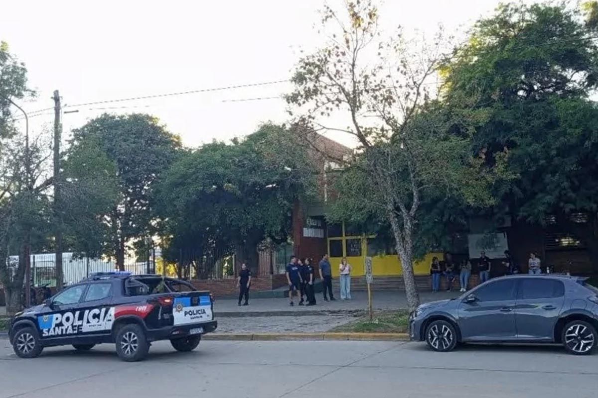 Un alumno ingresó armado a una escuela en Santa Fe y mató a un compañero