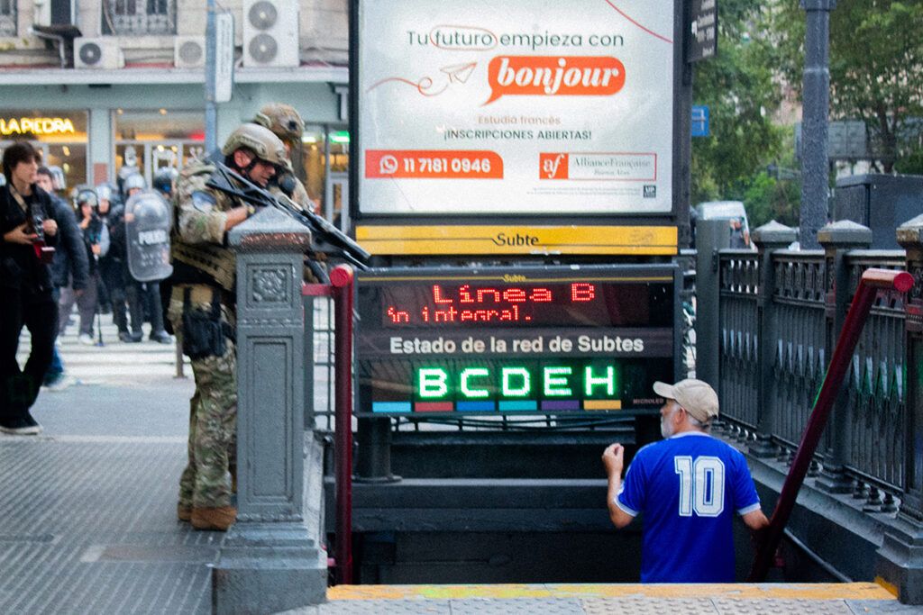 La agencia ANCCOM presentó su primer libro y reivindicó el fotoperiodismo como una herramienta de memoria y resistencia