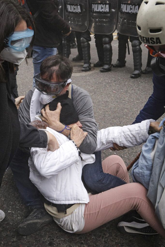 La agencia ANCCOM presentó su primer libro y reivindicó el fotoperiodismo como una herramienta de memoria y resistencia