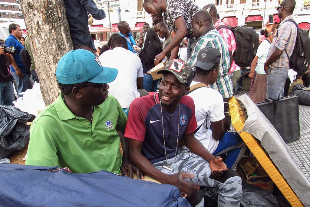 Ser migrante en la Argentina de Milei