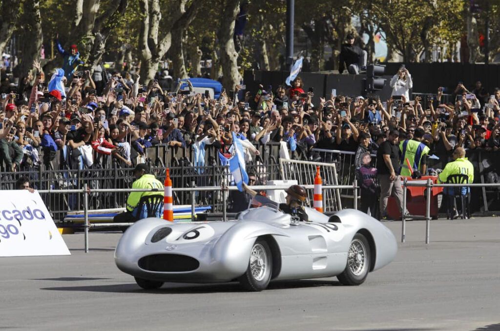 El talento y el carisma de Colapinto atrajeron a más de medio millón de personas en las calles de Buenos Aires