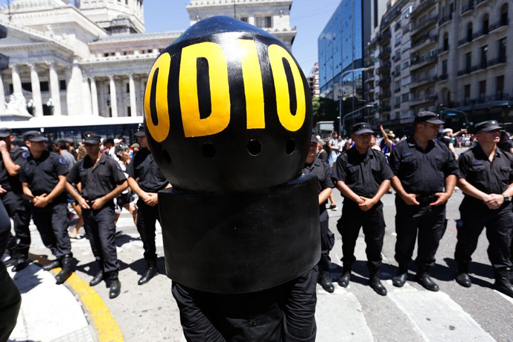 Ser migrante en la Argentina de Milei