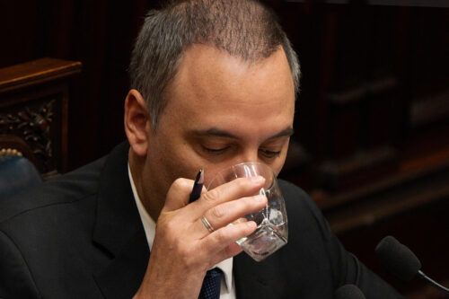 El bakstage del show de Adorni: el optimismo oficial, la apuesta peronista y la interna libertaria subida a los palcos