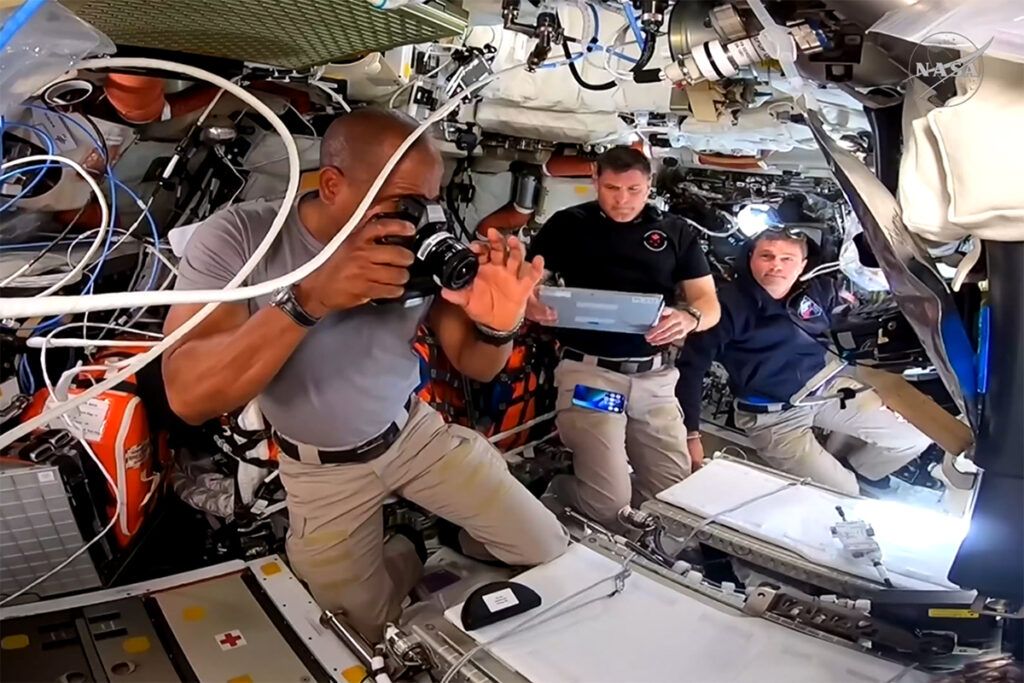 Artemis II superó contratiempos y ya viaja hacia la órbita lunar 3 Artemis II superó contratiempos y ya viaja hacia la órbita lunar