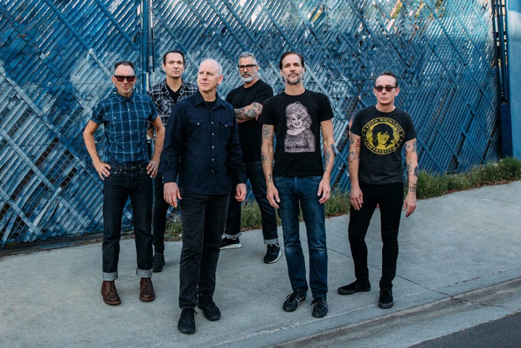 Agenda de espectáculos con lo mejor de la semana: Bad Religion, Dolina y Sztajnszrajber, Maggie Cullen, Adriana Calcanhotto y Cazzu en el cine