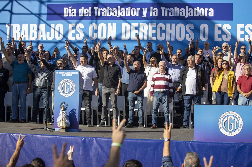 La CGT aseguró que no va a retrocederá un centímetro, descartó un paro general y llamó a construir un nuevo contrato social con empresarios y pymes