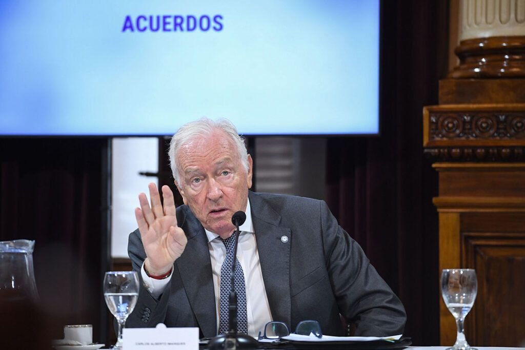 Con el voto dividido del peronismo, el padre del ministro de Justicia logró el apoyo para seguir siendo juez después de los 75 años