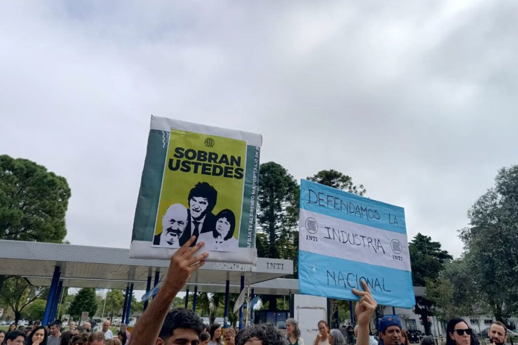 Trabajadores del INTI se reunieron con Capitanich, quien llamó a defender la soberanía científica 2 Trabajadores del INTI se reunieron con Capitanich, quien llamó a defender la soberanía científica