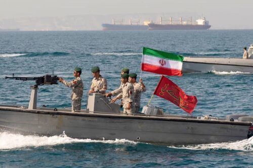 Irán obliga a tropas de EEUU a retirarse de estrecho de Ormuz luego del ataque a un buque iraní