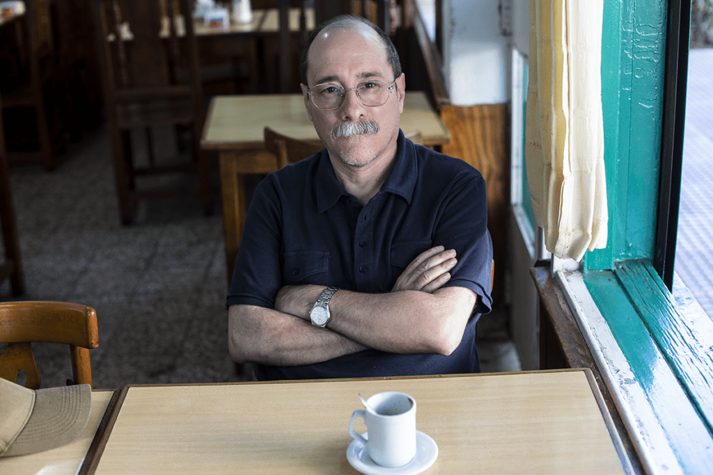 Juan Alonso presenta su libro sobre el caso $Libra: “Hay testimonios sobre aprietes realizados por agentes de EE UU”