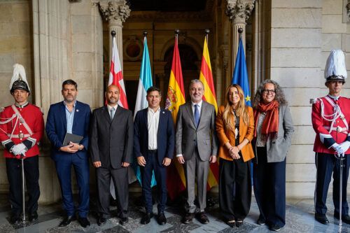 Kicillof en España: encuentro con Gustavo Petro, reunión con el alcalde de Barcelona y críticas a Milei