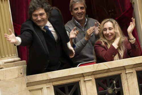 El show de Milei para bancar a Adorni: la sombra de su hermana, choques con la izquierda y el exabrupto con la prensa