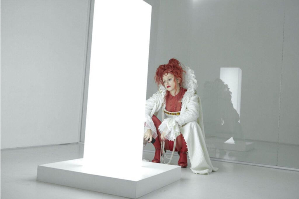 Marilina Bertoldi versionó a Los Charros y llevó su música a un potente cruce con el arte contemporáneo 2 Marilina Bertoldi versionó a Los Charros y llevó su música a un potente cruce con el arte contemporáneo