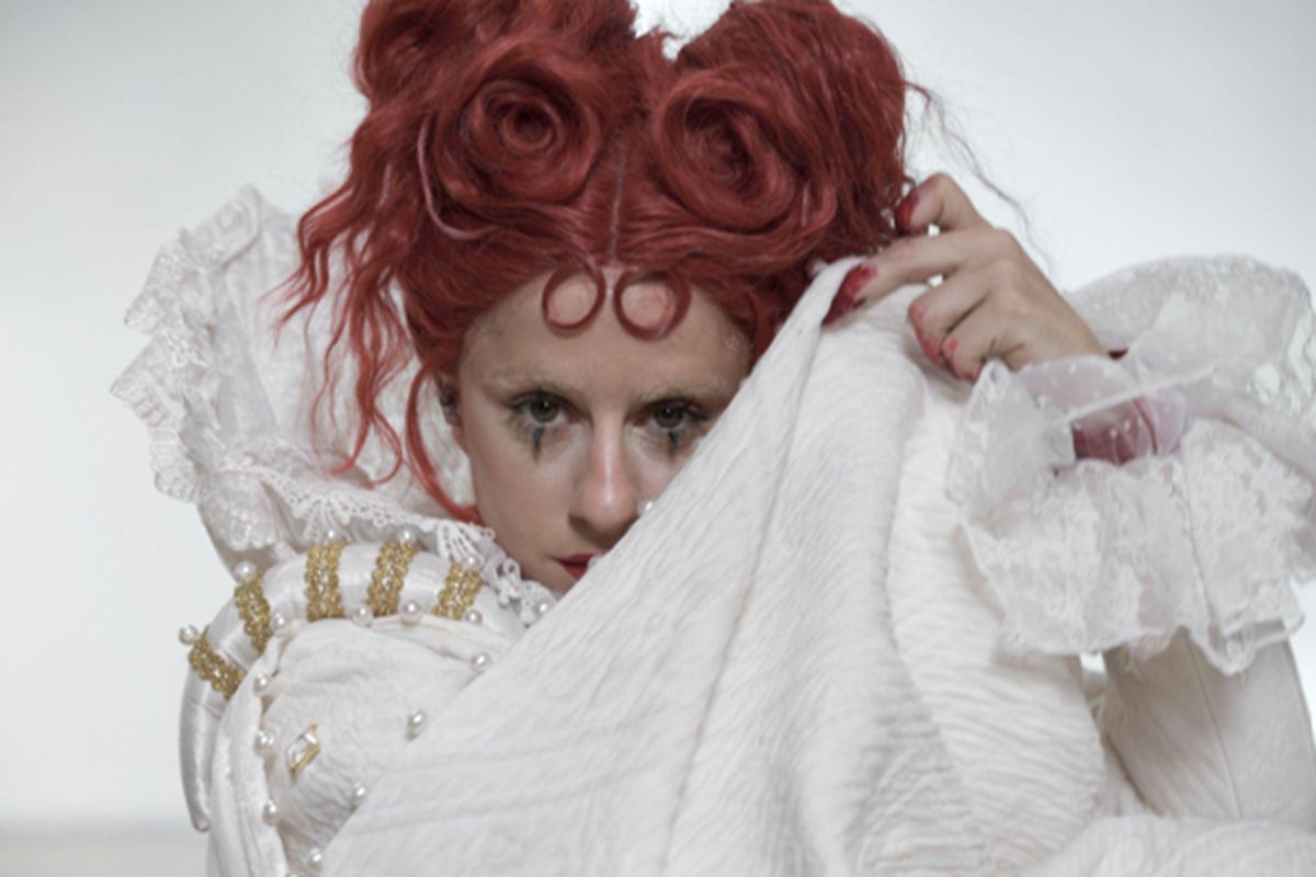 Marilina Bertoldi versionó a Los Charros y llevó su música a un potente cruce con el arte contemporáneo