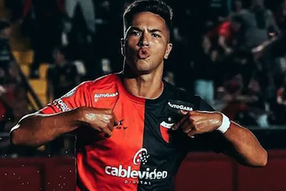 Nacho Lago, figura de Colón recibió una sorpresa de su novio y conmovió a todo el fútbol argentino