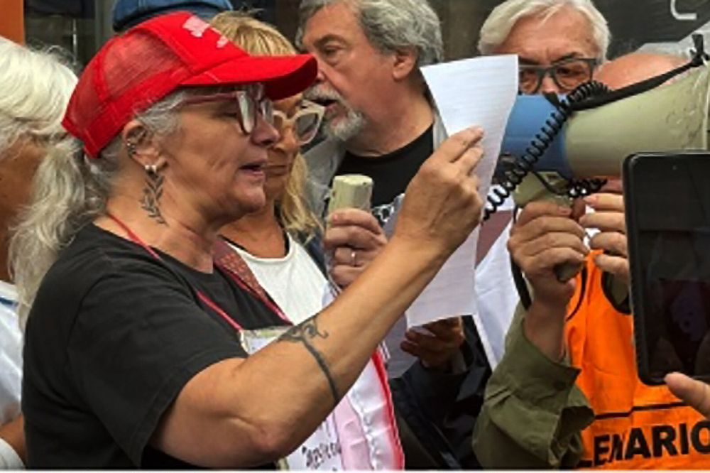 Protesta de jubilados y una absurda explicación de Lugones: “Lo que pasa es que en Pami hay abuelos de más de 80 años”