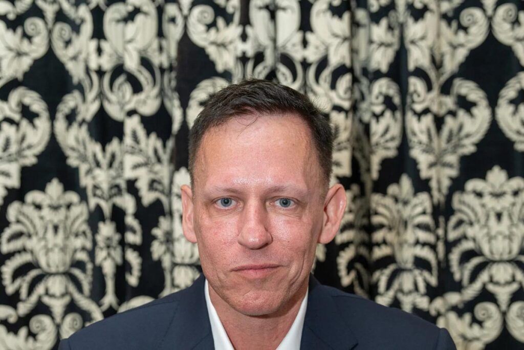 Quién es Peter Thiel, el magnate tecnócrata que se reúne con Milei en Casa Rosada y no cree en la democracia