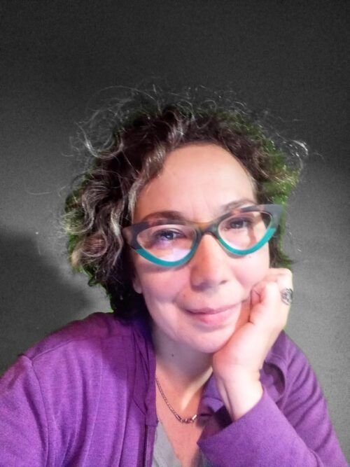 Raquel Robles y “La organización vence al tiempo”: un libro que rescata la capacidad de resistencia en momentos  de deshumanización