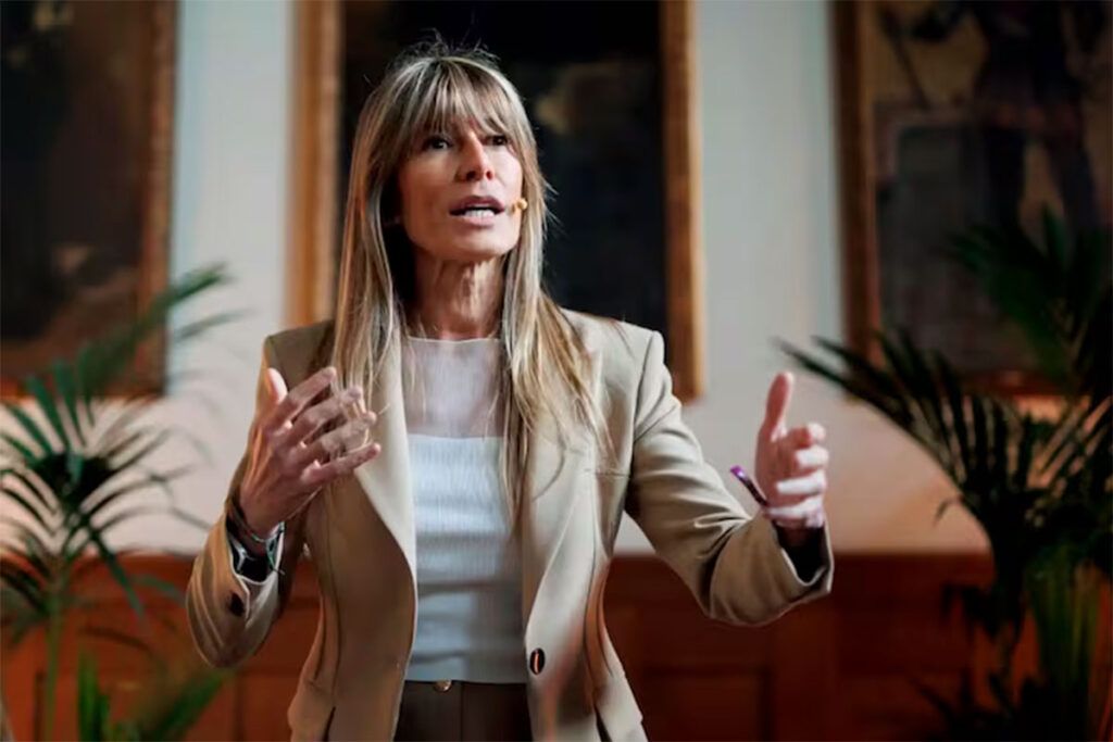 Sánchez teje alianzas en China y enfrenta el procesamiento de su esposa en España