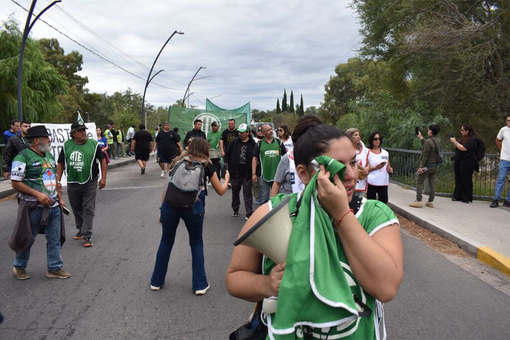 Brutal represión a trabajadores estatales en San Luis: “hay numerosos trabajadores y dirigentes heridos”, denunció ATE