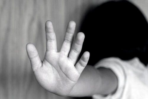 Cruce de acusaciones por presuntos «informes falsos» en causas de abuso de menores y violencia intrafamiliar