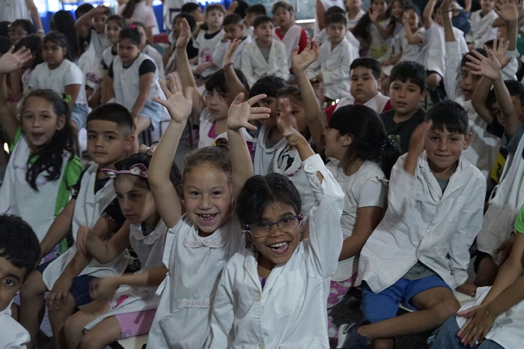 El proyecto "Las 10 del 10" realiza un nuevo evento solidario junto a la banda de rock Autos Robados