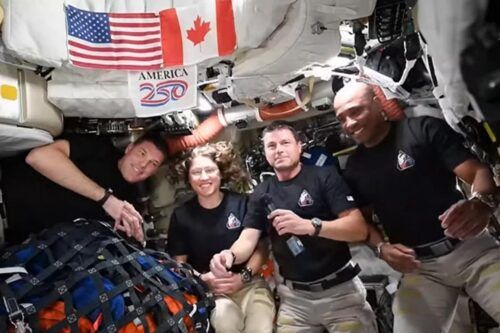 Tras viajar al lado oscuro de la Luna, Artemis II regresa a la Tierra y se espera que esta noche amerize frente a San Diego