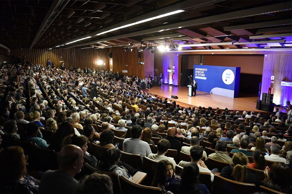 Kicillof abre más espacios del Movimiento Derecho al Futuro y evalúa una aparición internacional 1 Kicillof abre más espacios del Movimiento Derecho al Futuro y evalúa una aparición internacional