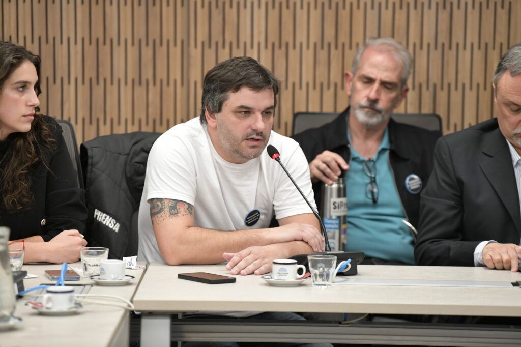 Periodistas y medios denunciaron en el Congreso una “escalada de agresiones” por parte del gobierno de Milei