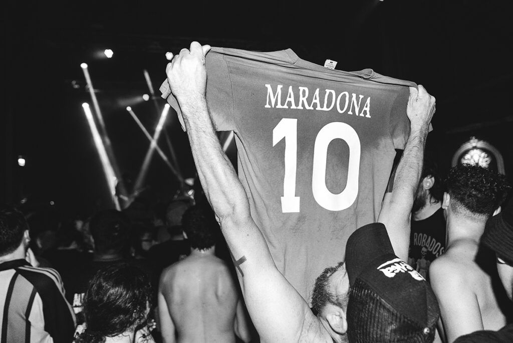 El proyecto "Las 10 del 10" realiza un nuevo evento solidario junto a la banda de rock Autos Robados