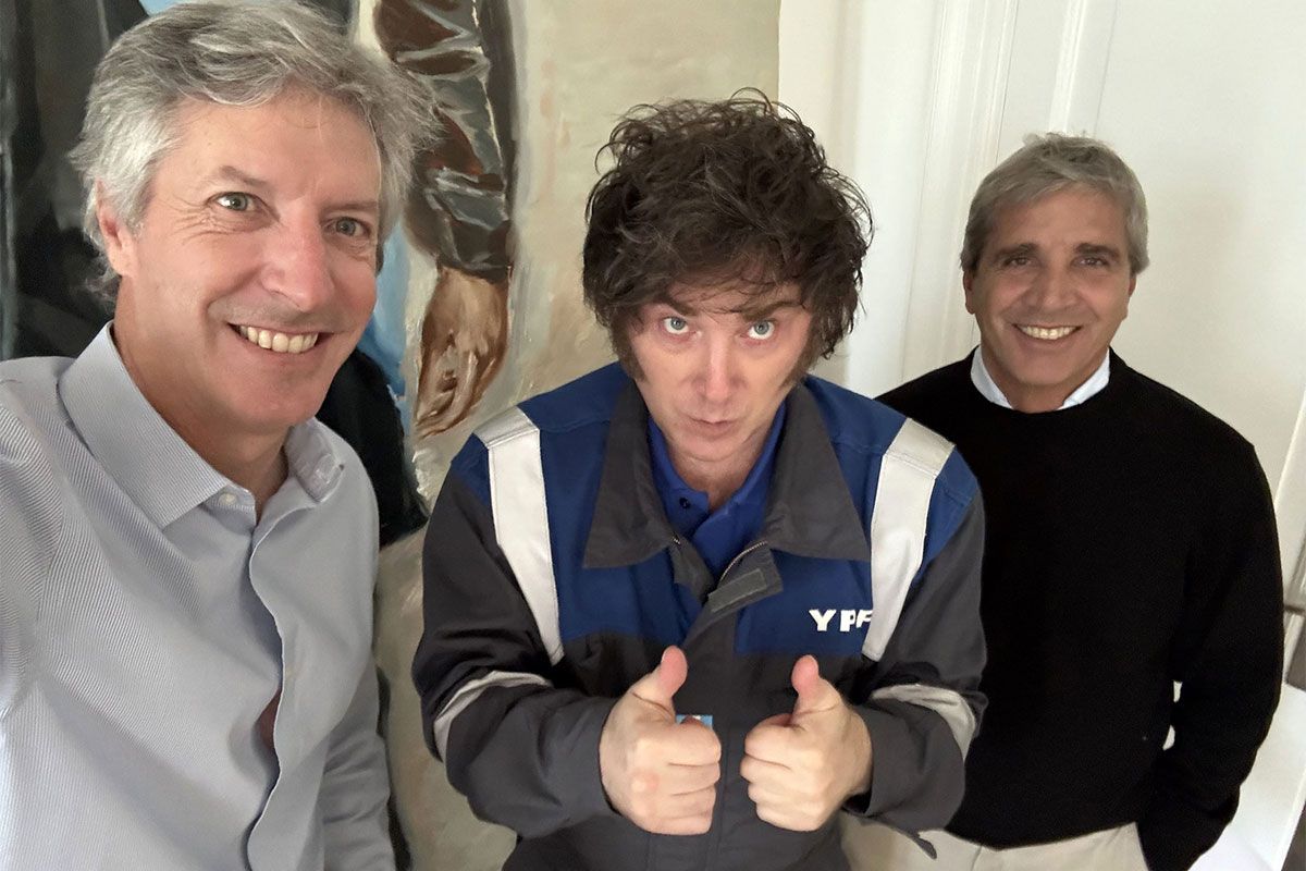 Caputo viaja a la reunión del FMI con el problema de las reservas flojas y el dólar barato