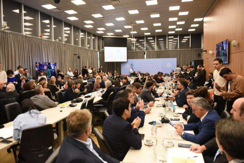 Ley de Glaciares: el oficialismo logró dictamen para el proyecto y contaría con el número suficiente para sancionarla