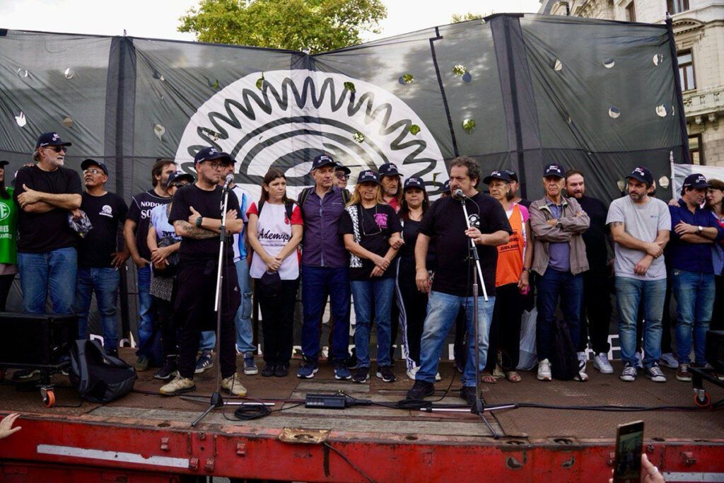 Fate: embargo millonario a la empresa y marcha de trabajadores por el empleo y los salarios