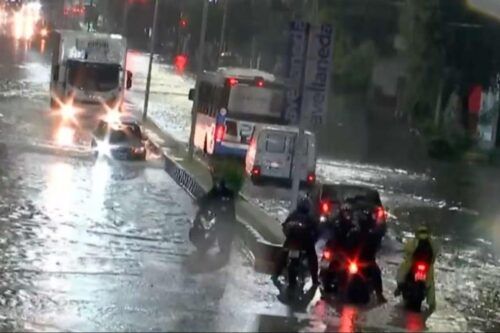 Temporal en el AMBA: calles anegadas y hubo más de 16 usuarios sin luz