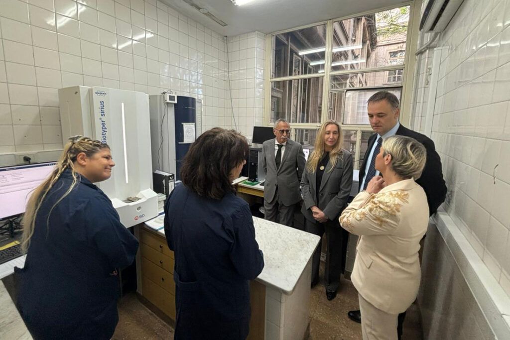 Karina Milei respaldó a Adorni en el Malbrán, en medio de las denuncias por enriquecimiento