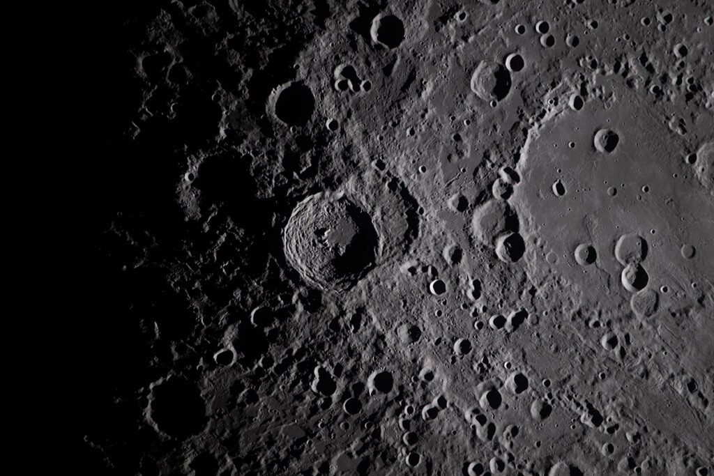 El Artemis II capturó imágenes inéditas del lado oscuro de la Luna