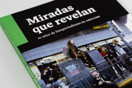 La agencia ANCCOM presentó su primer libro y reivindicó el fotoperiodismo como una herramienta de memoria y resistencia