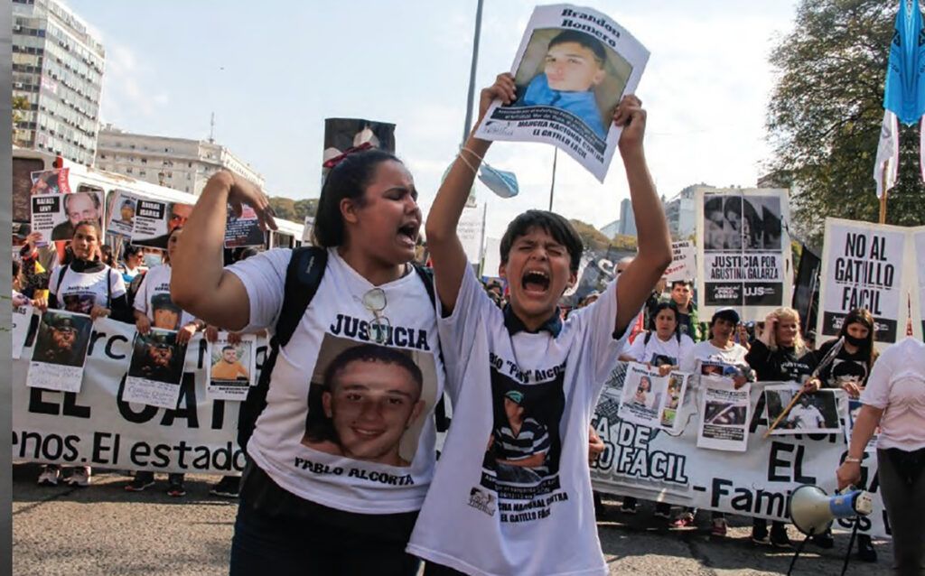 La agencia ANCCOM presentó su primer libro y reivindicó el fotoperiodismo como una herramienta de memoria y resistencia