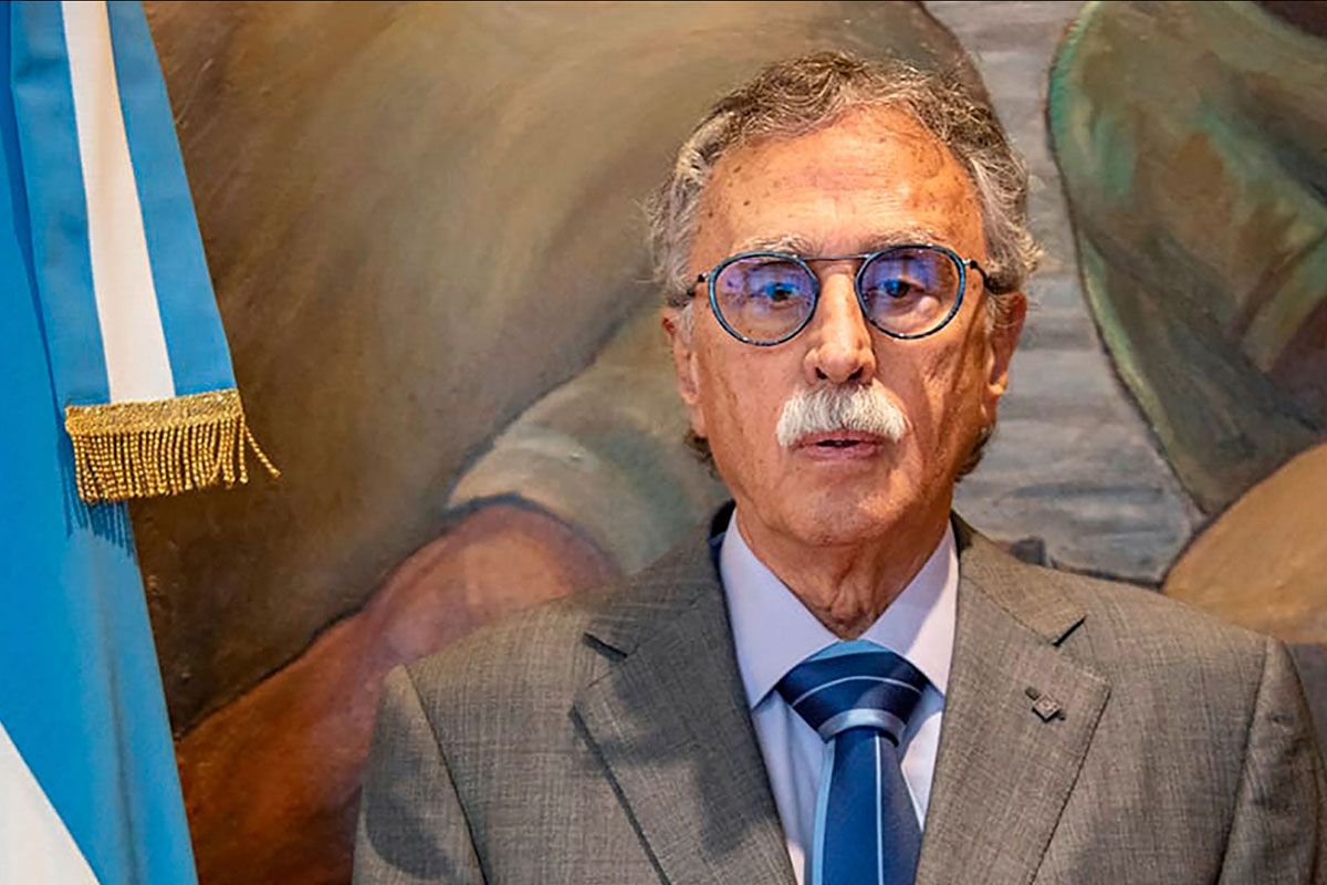 Renuncias, recambios y vacancias: ¿quién se ocupa de las vacunas en la gestión de Lugones?