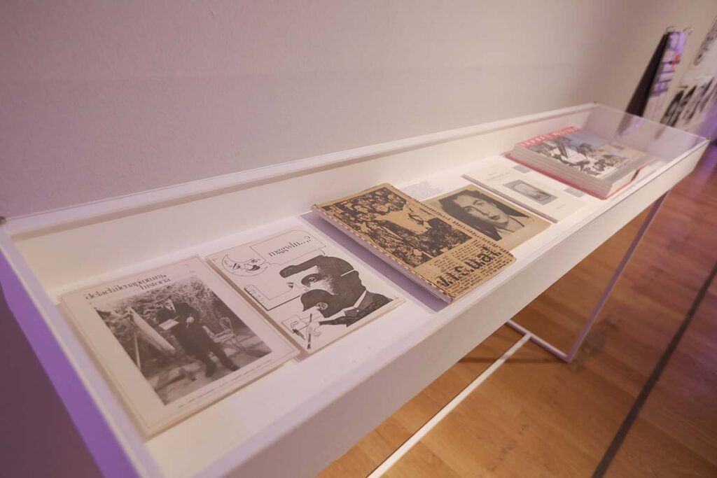 “Eugenio Dittborn. Historias del rostro”, arte aeropostal que desafía las convenciones